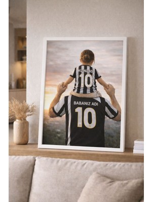 Babadan Kıza Kişiye Özel Forma Temalı Duvar Tablosu – Isimli ve Numaralı (Çerçeveli)