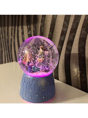 Mutlu Aşıklar Müzikli Işıklı Orta Boy Kar Küresi