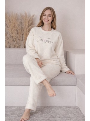 Noveya Kedi Figürlü Ekru Kışlık Peluş Pijama Takımı – Yumuşak Dokulu Kadın Ev Giyimi