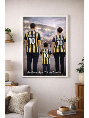 Kişiye Özel Aile Forma Temalı Duvar Tablosu – Sarı Lacivert Aile Versiyonu (Çerçeveli)