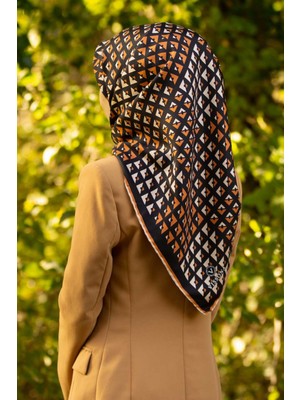 Vissona %100 Twill Ipek Geometrik Desenli Taba - Bej Renkli 90X90 Eşarp Dikim Şekli : El Dikişi