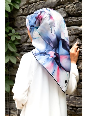 Vissona %100 Twill Ipek Batik Çiçek Desenli Bebe Mavisi - Pudra Renkli 90X90 Eşarp Kenar Dikiş Şekli El Diki