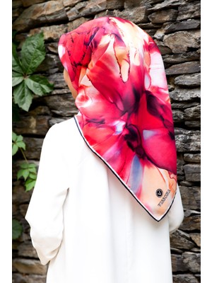 Vissona %100 Twill Ipek Batik Çiçek Desenli Kırmızı - Lacivert Renkli 90X90 Eşarp Kenar Dikiş Şekli El Dikiş