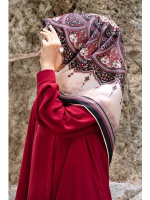 Vissona % 57 Ipek % 43 Viskon Twill Ipek Şal Desenli Siyah - Bordo Renkli 90X90 Eşarp Dikim Şekli : El Dikiş