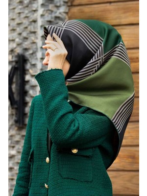 Vissona % 57 Ipek % 43 Viskon Twill Ipek Geometrik Desenli Zümrüt Yeşili Renkli 90X90 Eşarp Dikim Şekli : El