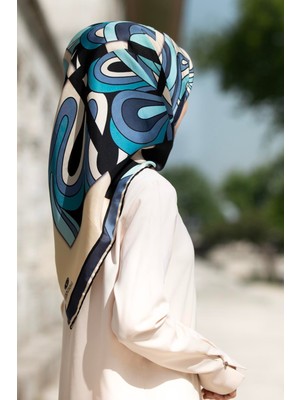 Vissona 100% Twill Ipek Geometrik Desenli Bebe Mavisi - Indigo Renkli 90X90 Dikim Şekli : El Dikişi Eşarp