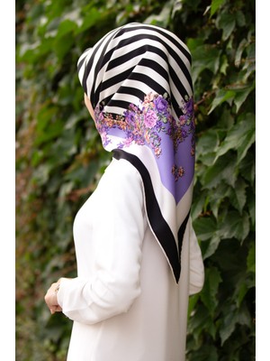 Vissona %100 Twill Ipek Çıtır Çiçekli ve Çizgi Desenli Siyah - Lila Renkli 90X90 Eşarp Dikim Şekli : El Diki