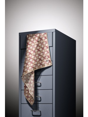 Vissona %100 Twill Ipek Geometrik Desenli Bej - Gül Kurusu Renkli 90X90 Eşarp Dikim Şekli : El Dikişi