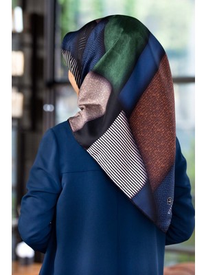 Vissona %100 Twill Ipek Dokulu ve Geometrik Desenli Lacivert - Zümrüt Yeşili Renkli 90X90 Eşarp Dikim Şekli