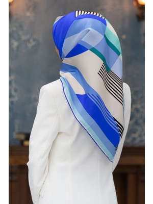 Vissona 100% Twill Ipek Geometrik Desenli Bebe Mavisi - Saks Renkli 90X90 Dikim Şekli : El Dikişi Eşarp