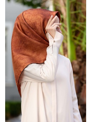 Vissona %100 Twill Ipek Doku Desenli Sarı - Taba Renkli 90X90 Eşarp Dikim Şekli : El Dikişi