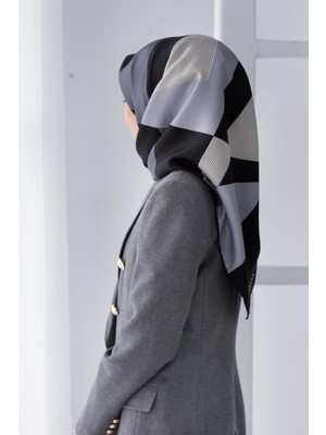 Vissona %100 Twill Ipek Geometrik Çizgi Desenli Siyah - Gri Renkli 90X90 Eşarp Kenar Dikiş Şekli El Dikişli