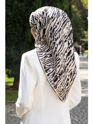Vissona %100 Twill Ipek Çizgi Desenli Krem - Siyah Renkli 90X90 Eşarp Dikim Şekli : El Dikişi
