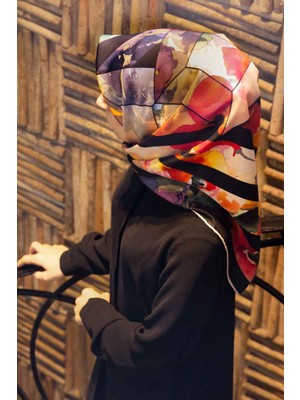 Vissona %100 Twill Ipek Bahar Çiçekleri Desenli Siyah - Kırmızı Renkli 90X90 Eşarp Kenar Dikiş Şekli El Diki