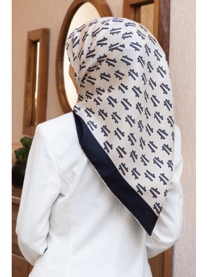 Vissona %100 Twill Ipek Geometrik Desenli Krem - Lacivert Renkli 90X90 Eşarp Dikim Şekli : El Dikişi