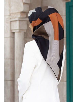 Vissona %100 Twill Ipek Geometrik Çizgi Desenli Siyah - Taba Renkli 90X90 Eşarp Kenar Dikiş Şekli El Dikişli