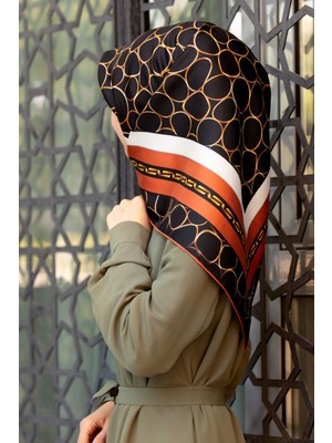 Vissona %100 Twill Ipek Zincir Desenli Siyah - Taba Renkli 90X90 Eşarp Kenar Dikiş Şekli El Dikişli