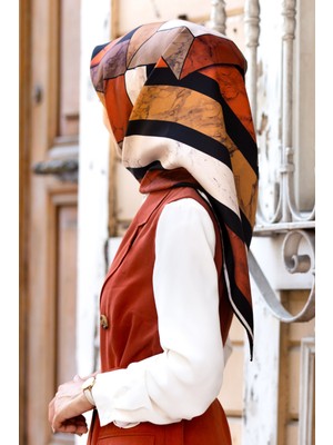 Vissona %100 Twill Ipek Geometrik Mermer Desenli Siyah - Taba Renkli 90X90 Eşarp Dikim Şekli : El Dikişi