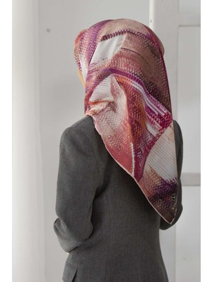 Vissona %100 Twill Ipek Efektli ve Geometrik Desenli Somon - Pudra Renkli 90X90 Eşarp Dikim Şekli : El Dikiş