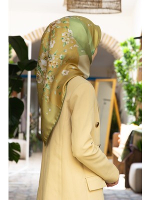 Vissona %100 Twill Ipek Geometrik ve Çiçek Desenli Haki Renkli 90X90 Eşarp Dikim Şekli : El Dikişi