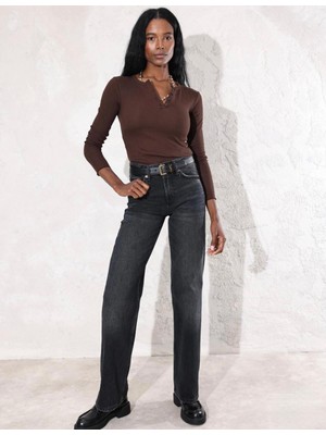 Butik Kadın Fitilli V Yaka Düğmeli Uzun Kollu Bluz – Slim Fit Günlük Şık Body