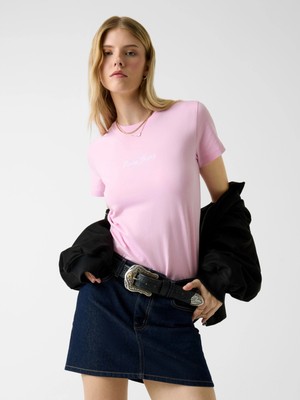 Guess Gj Kısa Kollu Bisiklet Yaka Normal Kesim Yıldız Nakışlı Kadın Pembe T-Shirt W6RI18J1314-G65F