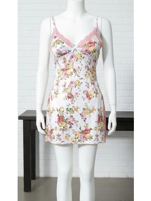 Biçomi Bicomi Özel Tasarım Çiçek Desenli Ince Askılı Dantel Işlemeli Yırtmaçlı Pembe Mini Saten Gecelik