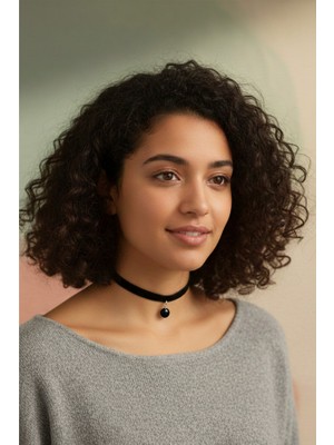 Siyah Kadife Choker Kolye - Sallantılı Siyah Top Uçlu Boyunluk - Minimalist ve Şık Kadın Aksesuar