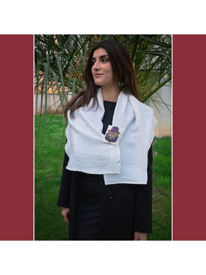 Şapkalı Kedi Broşlu Beyaz Fular