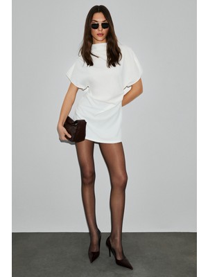 Grimelange Maxıne Kadın Omuz ve Bel Kısımlarında Pile Detaylı Dik Yaka Fermuarlı Kısa Kollu Mini Beyaz Elbise