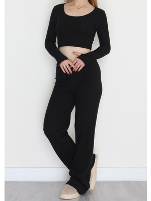 Parmak Geçmeli Fitilli Crop Kazak ve Ispanyol Paça Pantolon Triko Takım