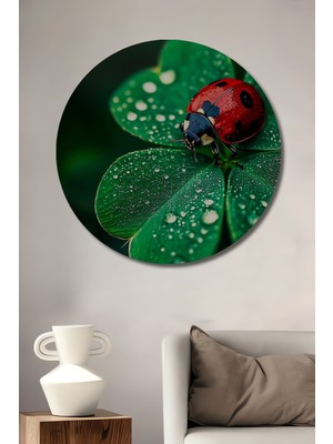 Teona Ahşap Uğur Böceği ve Yonca Yaprağı Sulu Boya Görünümlü Ahşap Tablo Yuvarlak Duvar Tablosu