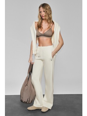 Urban Beat Clayt Kadın Polarlı ve Yumuşak Kumaşlı Çift Cepli Baskı Detaylı Relaxed Ekru Eşofman Altı