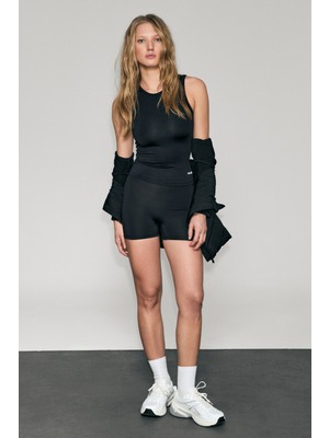 Urban Beat Runles Kadın Baskı Detaylı Slim Fit Sporcu Kısa Siyah Tayt