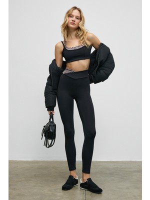 Urban Beat Julsen Kadın Yumuşak ve Esnek Dokulu Asimetrik Konstrat Bel Detaylı Siyah Tayt