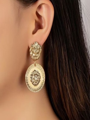 Alya's Aksesuar Altın Kaplama Şık Retro Aslan Başı Geometrik Desenli Küpeler