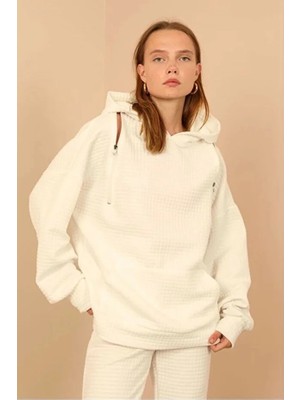 Petek Kumaş Uzun Kol Kapüşonlu Fermuar Detaylı Kadın Sweatshirt-Ekru