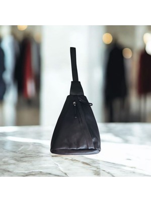 Valentina Victoria Çanta Valvic Hakiki Deri Transformer Bayan Çantası(Sırt Vebanan Çanta).askı Fermuarla Ayarlanıyor.