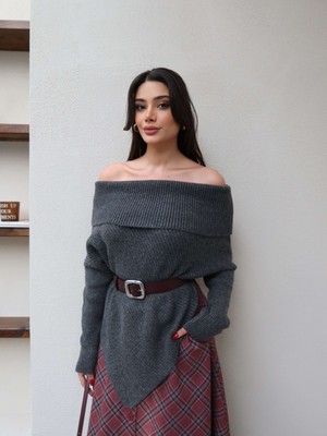 Esra Helvacı Açık Omuz Asimetrik Kazak