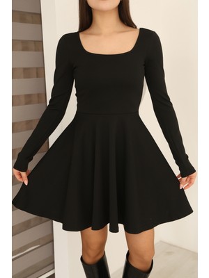 Moviment Siyah Interlok Bel Oturmalı Kare Yaka Kloş Etekli Elbise