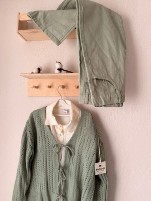 Babudi Yeşil Triko Hırka Gömlek & Pantolon Takım – Şık Kız Çocuk Kombini