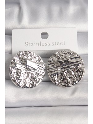 Calperia Pirinç Gümüş Renk İşlemeli Daire Plaka Model Kadın Küpe