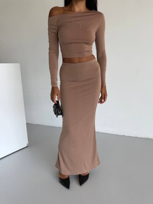 Cuyka Kadın Tek Omuz Crop Bluz & Yüksek Bel Uzun Etek Sandy Kumaş Ikili Takım