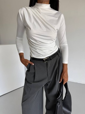 Cuyka Kadın Yarım Balıkçı Yaka Drapeli Uzun Kollu Sandy Kumaş Bluz