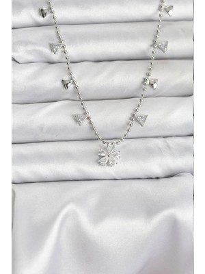 Calperia Pirinç Gümüş Renk Zirkon Taşlı Çiçek Model Kadın Kolye