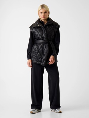 Guess Hilma Kolsuz Şişme Kadın Siyah Yelek V6RN01WL832-JBLK