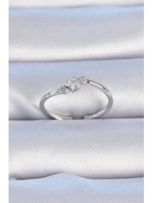 Calperia Pirinç Gümüş Renk Çiçek Model Zirkon Taş Detay Kadın Yüzük