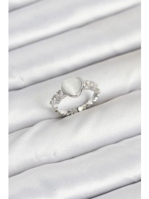 Calperia Pirinç Gümüş Renk Zirkon Taşlı Kalpli Kadın Yüzük