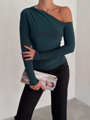 Qutta Kadın Tek Omuz Açık Uzun Kol Sandy Kumaş Örme Bluz