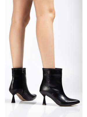 Budi 4701 Siyah Kırışık Rugan Kare Topuk Günlük Kadın Bot